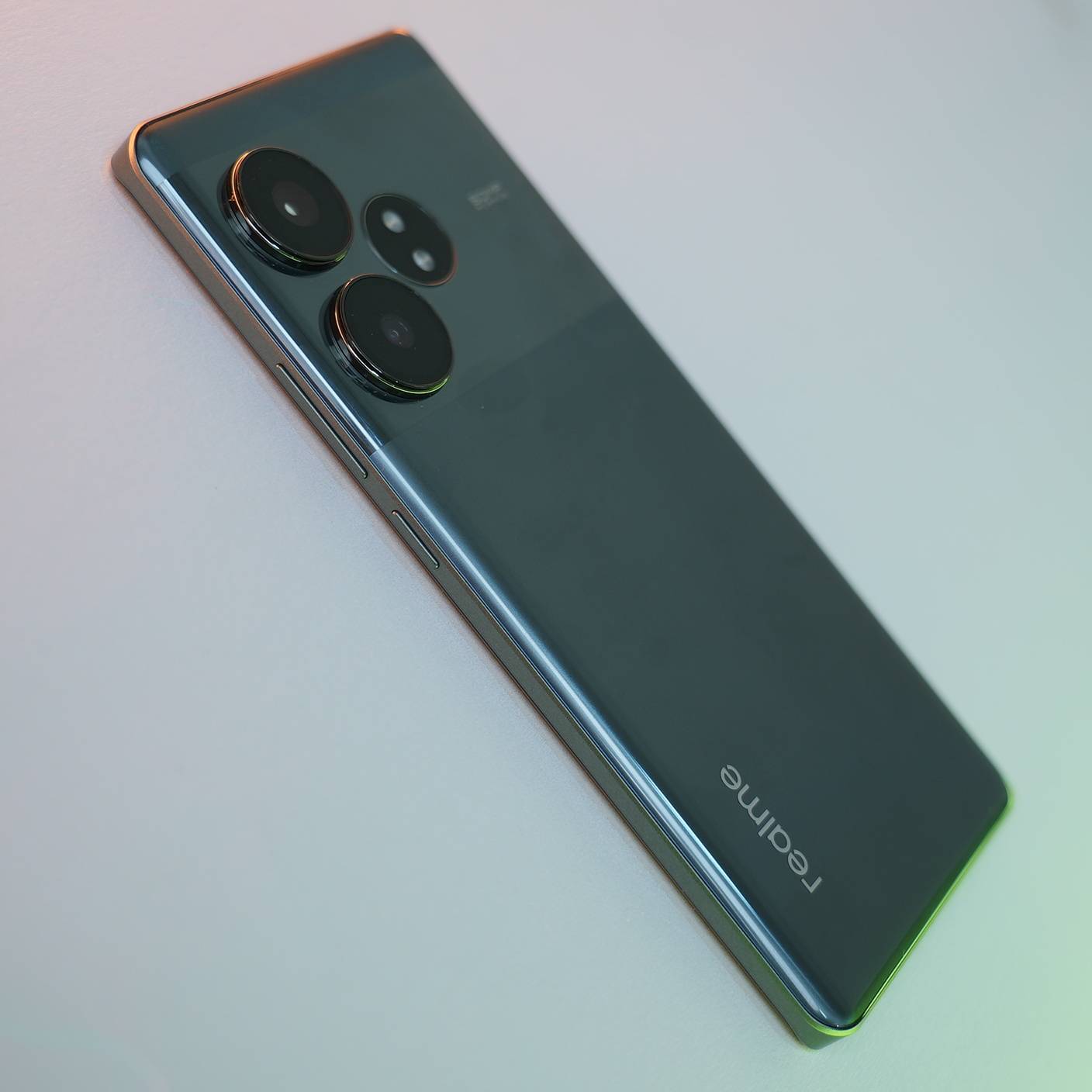 Realme GT 6T available with up to Rs 10,000 discount on Realme GT 6T available with up to Rs 10,000 discount on