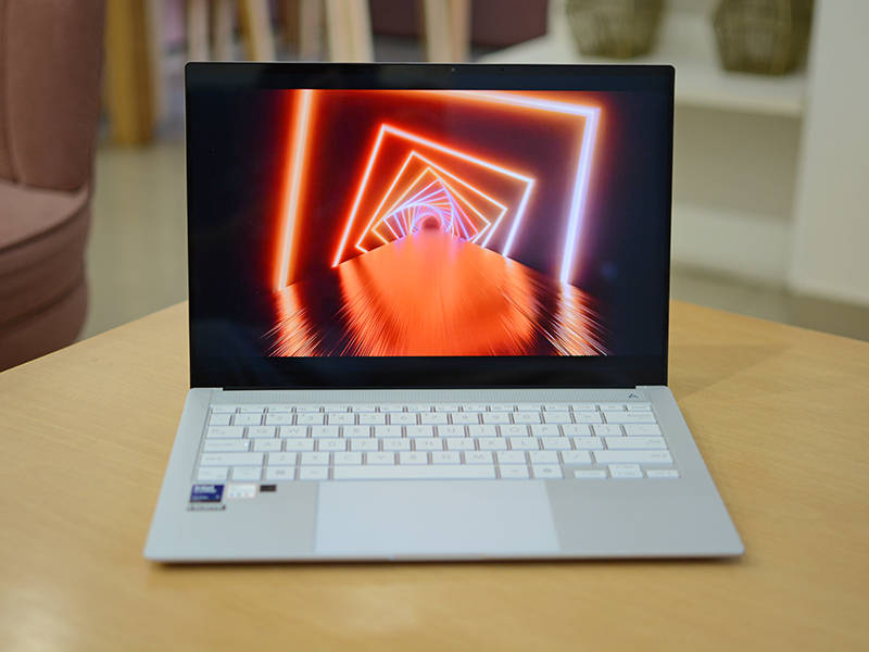 Asus Zenbook S 14 OLED UX5406SA-PZ358WS Laptop (Core Ultra 7/32 GB/1 TB SSD/Windows 11)