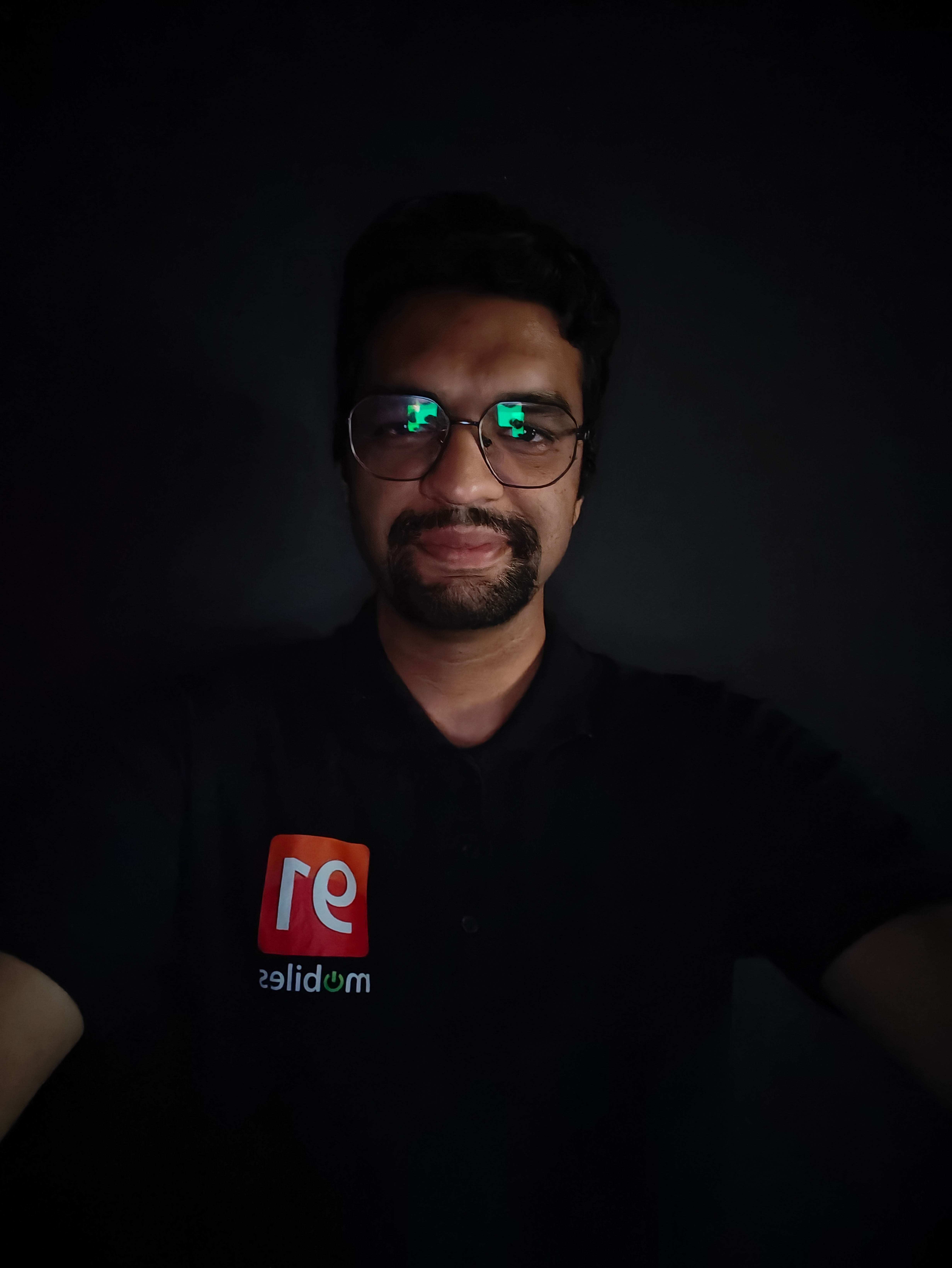 Comparing OnePlus 12 and OnePlus 12R what upgrades does the flagship offer?