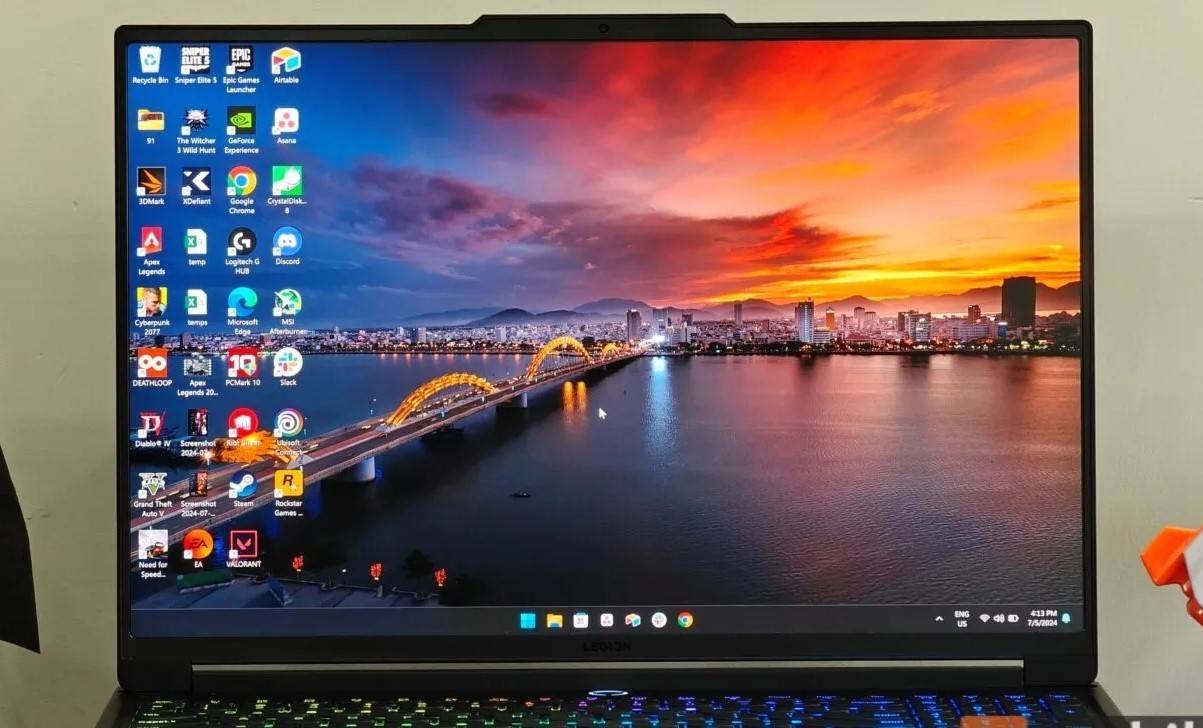 Lenovo Legion 7i 16IRX9 (83FD0010IN) Laptop (Core i7 14th Gen/32 GB/1 TB SSD/Windows 11/8 GB)