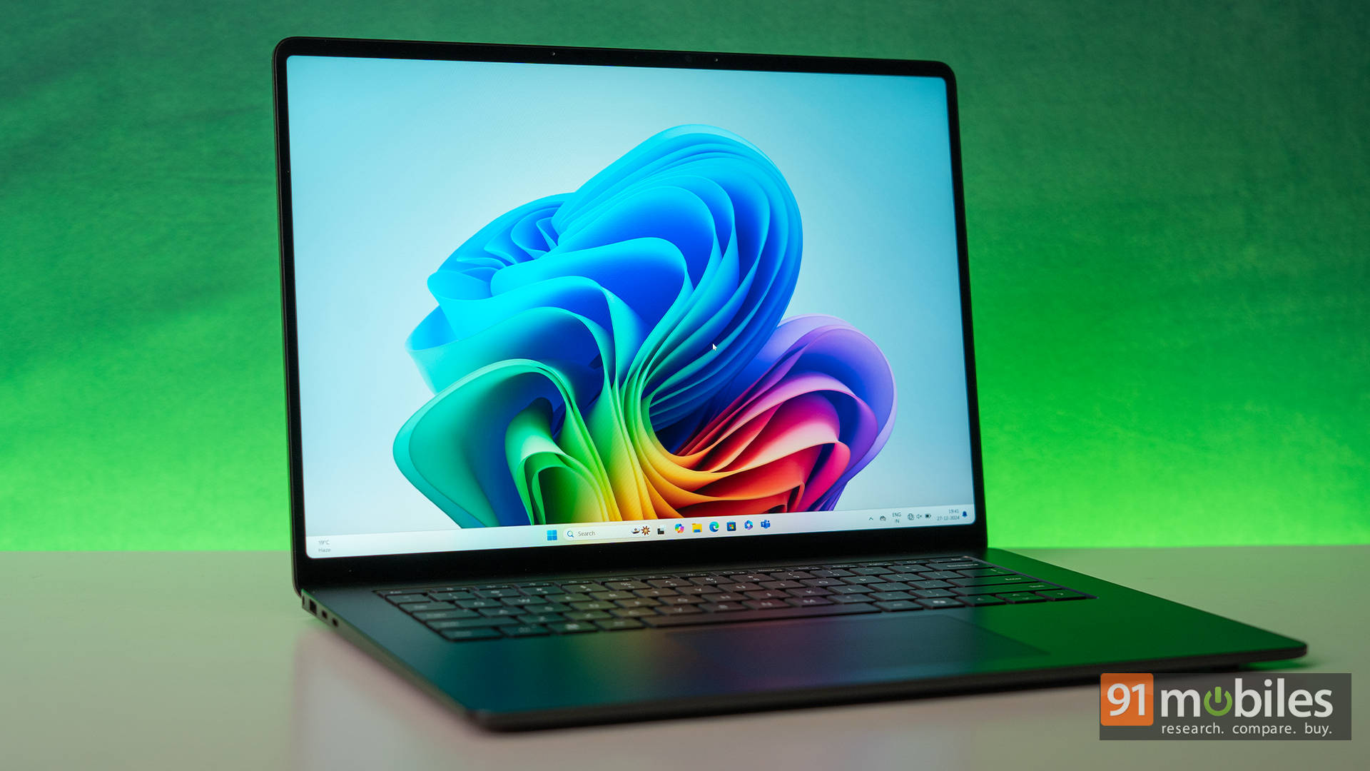 Microsoft Surface 7 (ZHH-00048) Laptop (Snapdragon X Elite/16 GB/512 GB SSD/Windows 11)