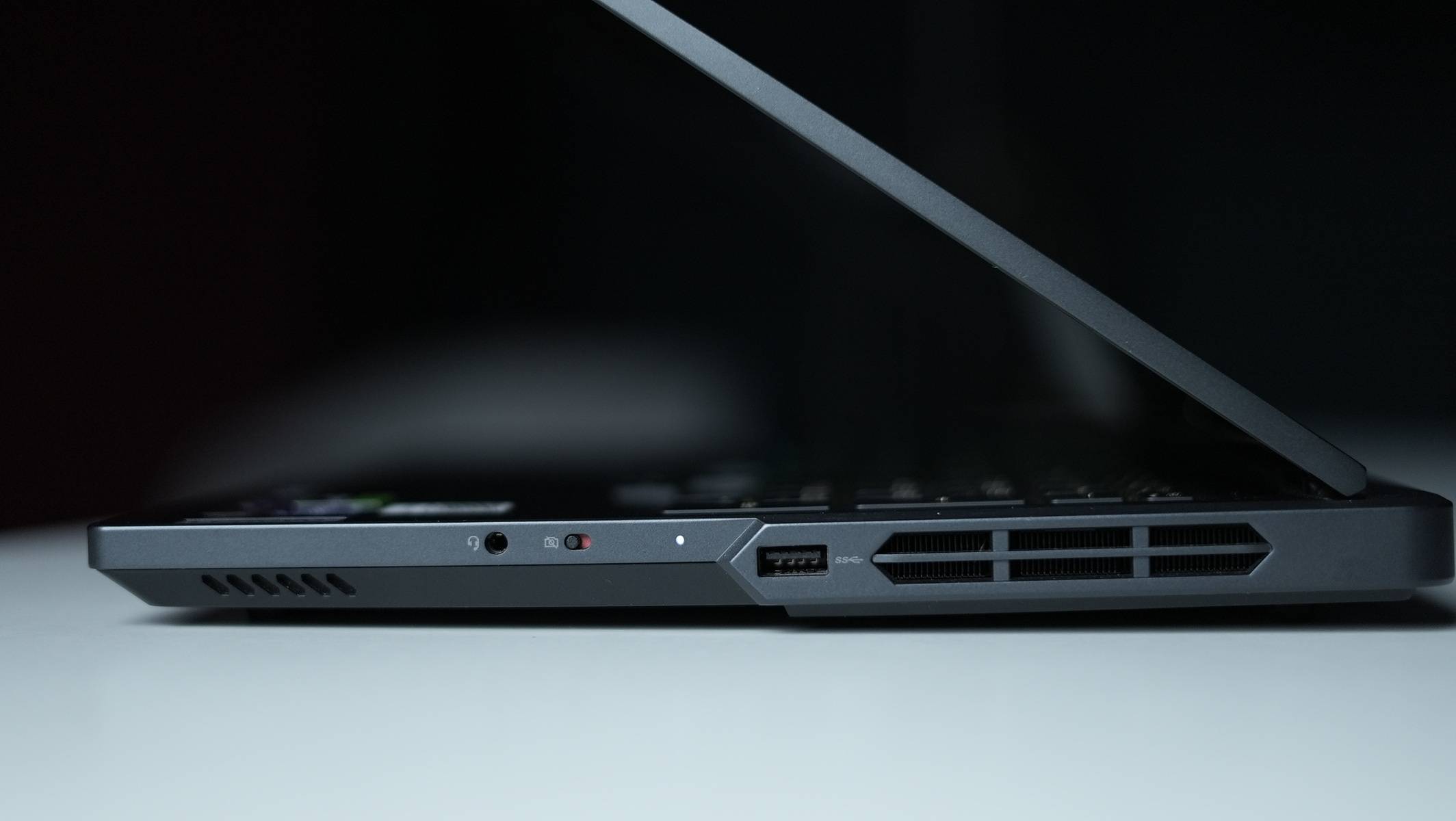 Lenovo Legion Pro 5i (83DF003NIN) Laptop (Core i7 14th Gen/16 GB/1 TB SSD/Windows 11/8)
