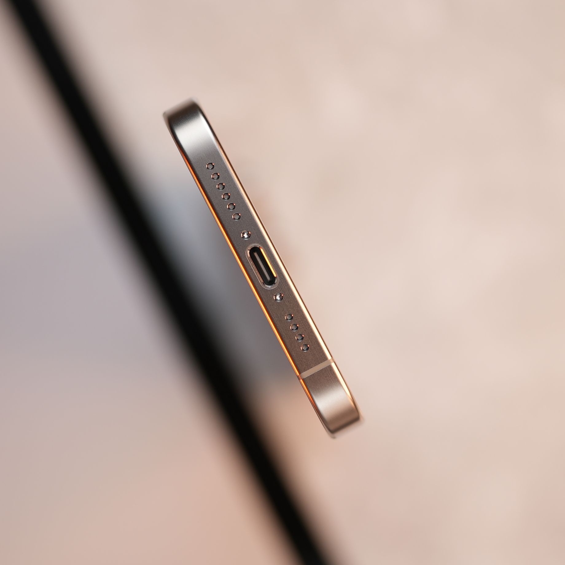 how to use camera flash on iphone 15 pro max