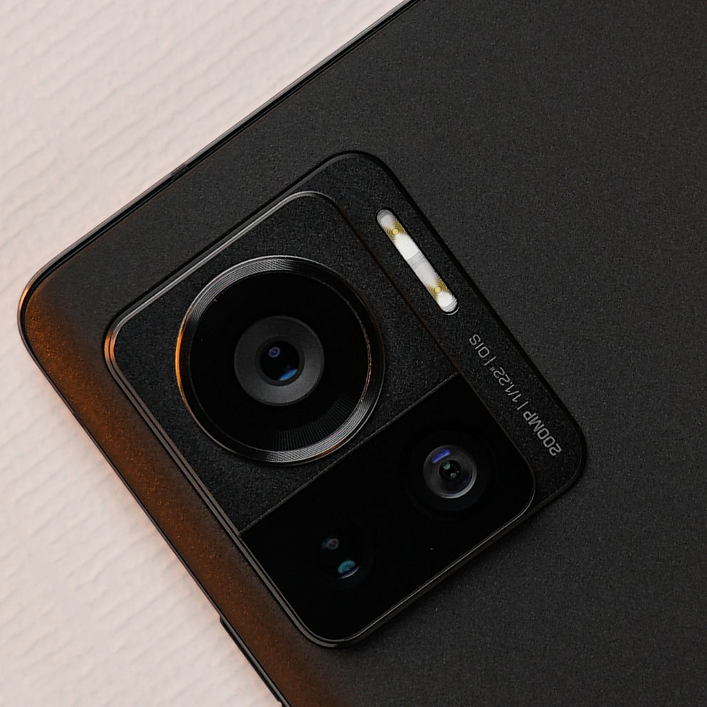 Motorola Edge 30 Ultra is here: 200MP cam, SD 8+ Gen 1 chipset