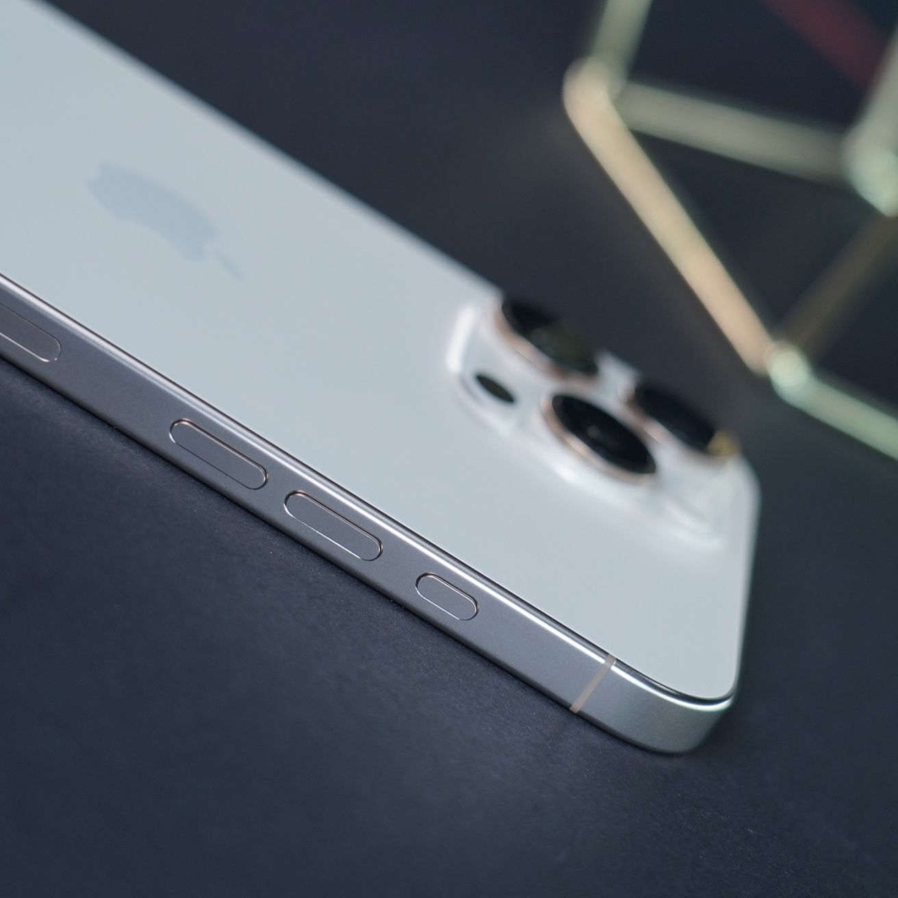 iphone 16 plus display rate