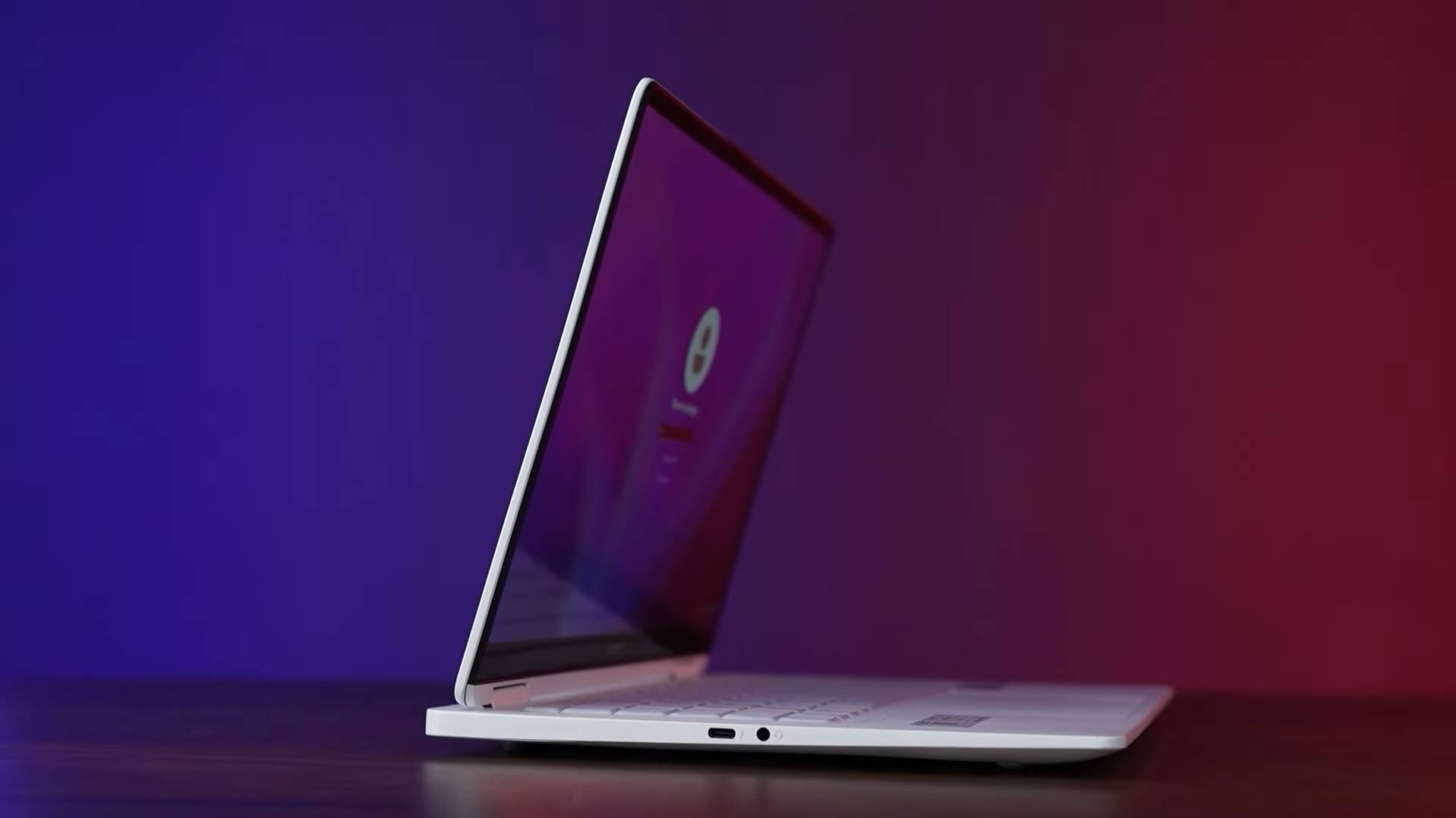 HP OMEN Transcend 14-fb0089TX (9U867PA) Laptop (Core Ultra 7/16 GB/1 TB SSD/Windows 11/8 GB)