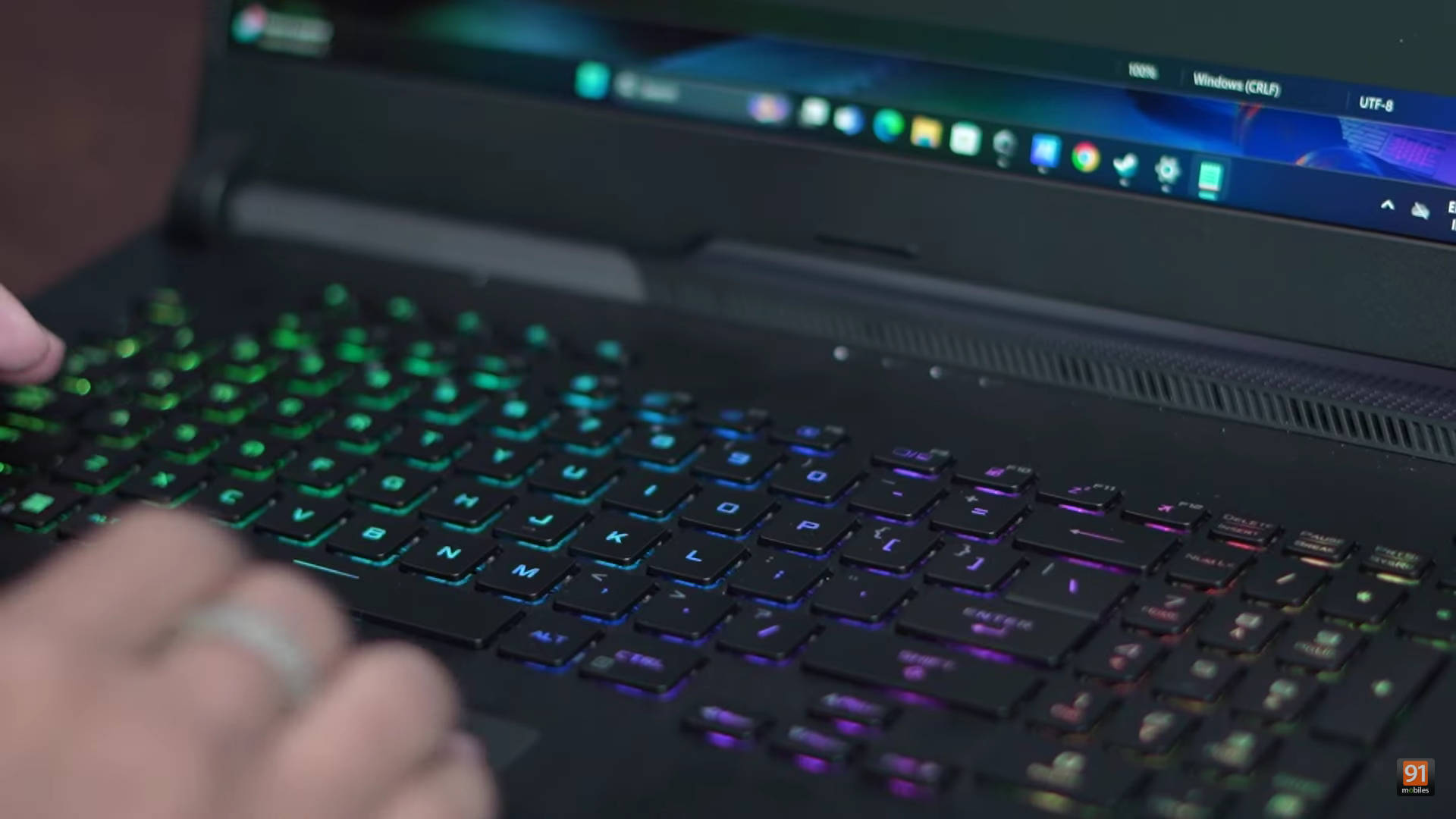 Asus ROG Strix Scar 17 G733PY-XS96 Laptop (AMD Hexadeca Core Ryzen 9/32 GB/1 TB SSD/Windows 11/16 GB)