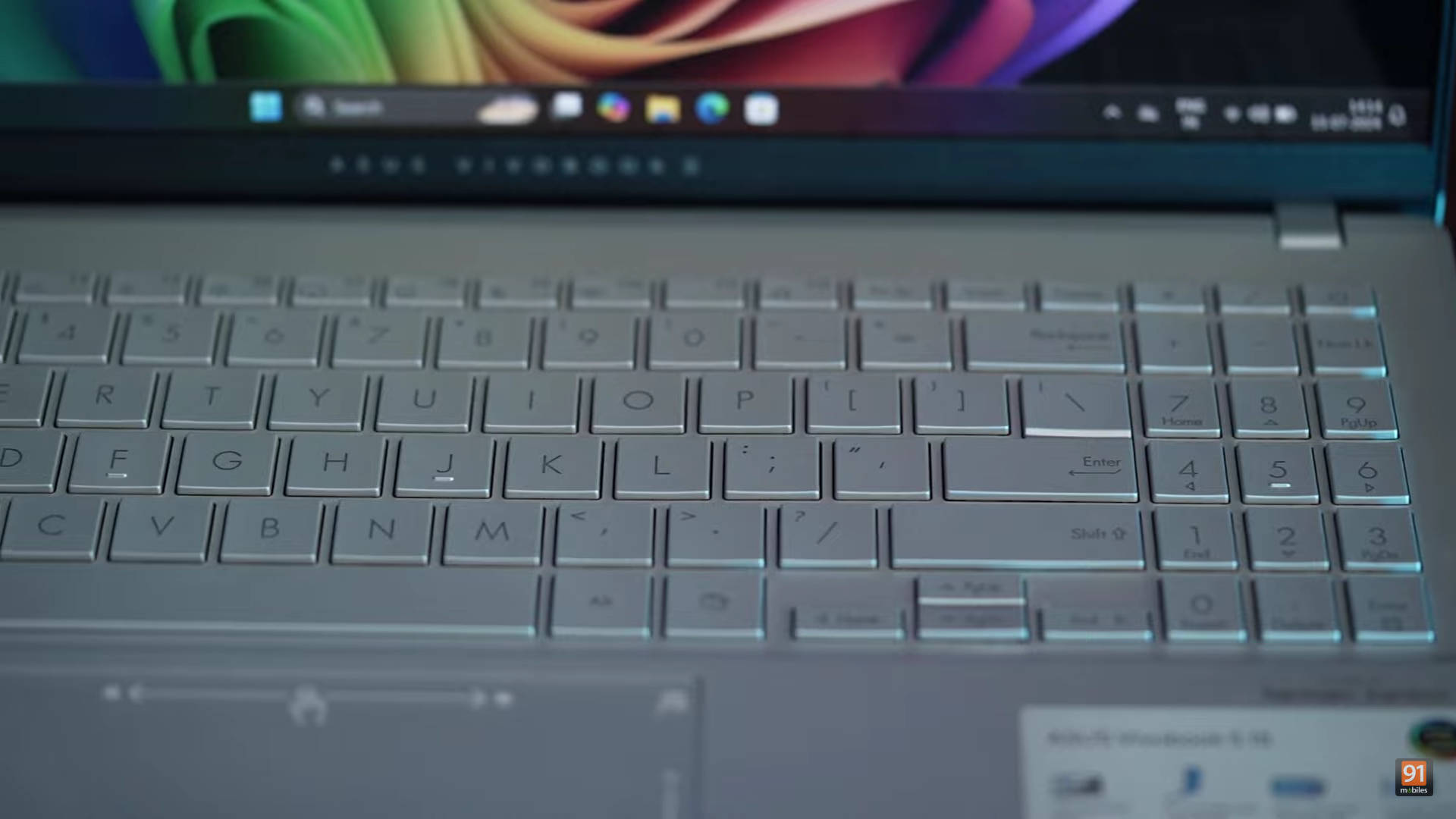 Asus VivoBook S15 OLED S5507QAD-MA751WS Laptop (Snapdragon X Elite/16 GB/1 TB SSD/Windows 11)